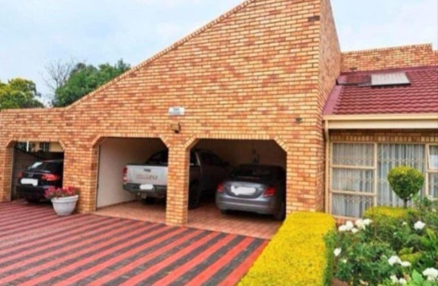 5 Bedroom Property for Sale in Mmabatho Unit 6 North West